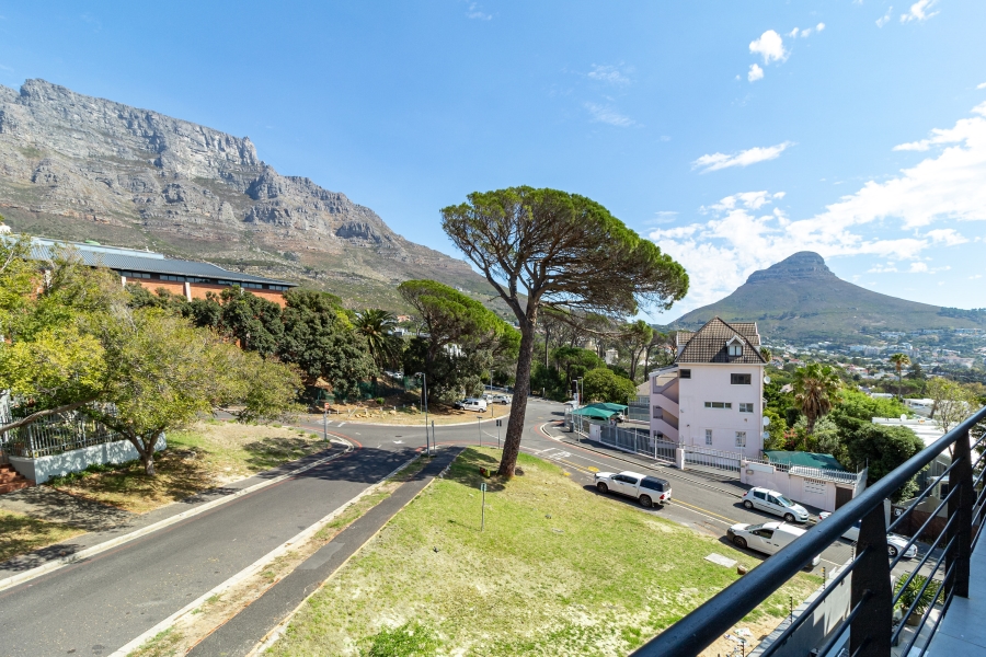 To Let 3 Bedroom Property for Rent in Vredehoek Western Cape